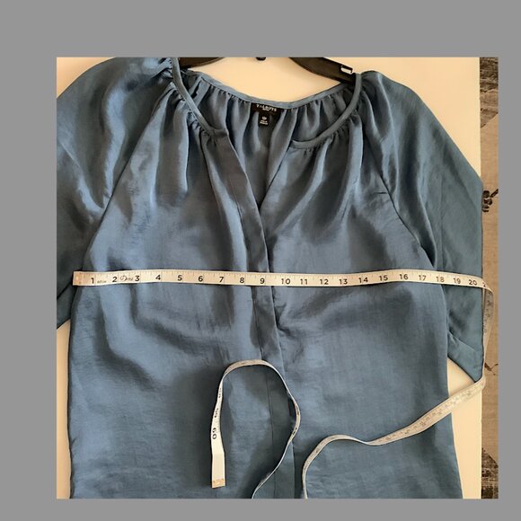 Talbots Petites - Classic Blue Blouse, 3/4 sleeve Size 12P - Picture 5 of 7